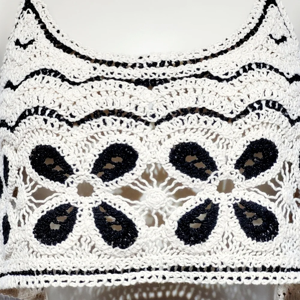SHEIN Floral Crochet Crop Halter Top (4 / S) - Picture 3 of 8